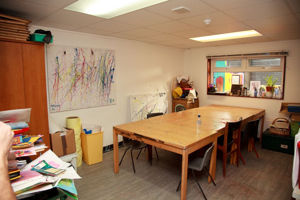 A picture of a tidy arts and crafts room